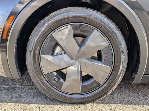 Used 2025 Toyota Prius LE image 31