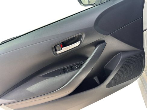 Used 2021 Toyota Corolla LE FWD image 19
