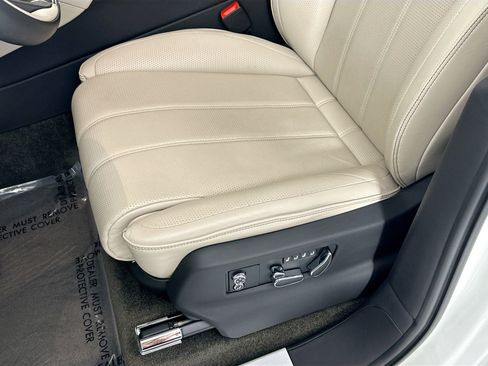 Certified 2022 Bentley Bentayga AWD/4WD image 19