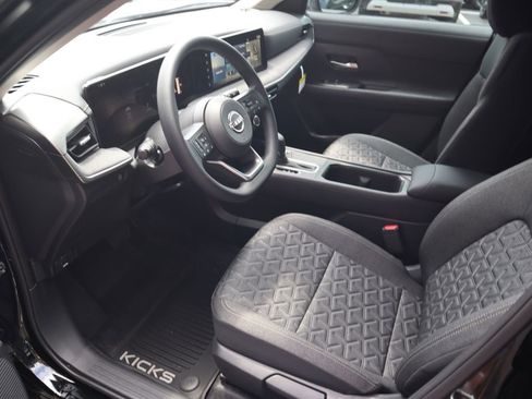 Used 2025 Nissan Kicks SV image 13