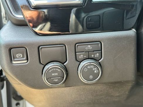Used 2025 Chevrolet Silverado 1500 LT RWD image 9