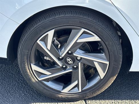 Used 2024 Hyundai Elantra SEL w/ Convenience Package image 17