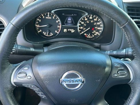 Used 2015 Nissan Pathfinder Platinum FWD image 38