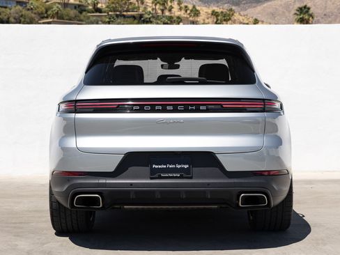 Certified 2025 Porsche Cayenne AWD/4WD image 6