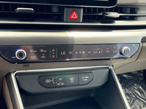 New 2026 Kia Carnival LXS image 23