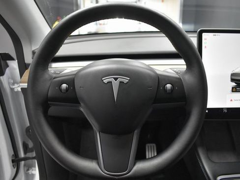 Used 2022 Tesla Model Y Performance image 26