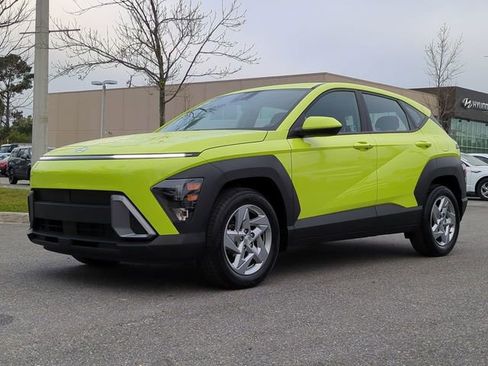 Certified 2024 Hyundai Kona SE image 2