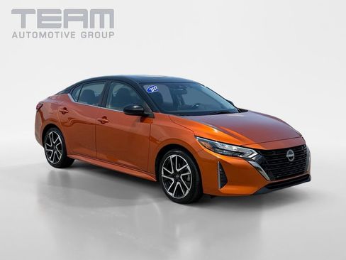 Used 2025 Nissan Sentra SR FWD image 1