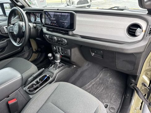 Used 2025 Jeep Wrangler Unlimited Sport AWD/4WD image 12