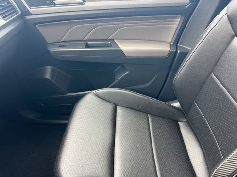 Used 2023 Volkswagen Atlas Cross Sport SE image 18