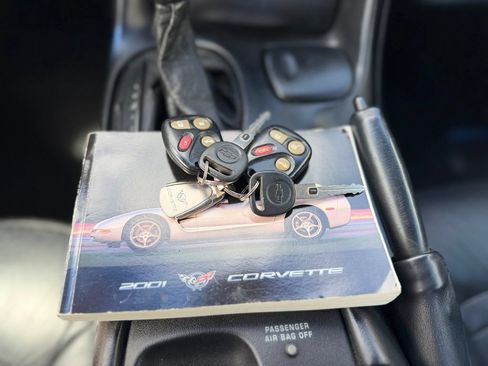 Used 2001 Chevrolet Corvette Convertible w/ Preferred Equipment Group2 RWD image 31