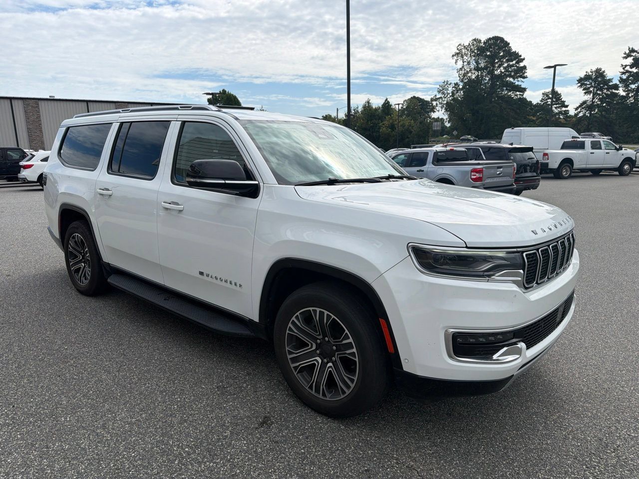 Used 2024 Jeep Wagoneer L Series II w/ Flexible Seating Group AWD/4WD image 8