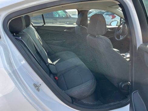 Used 2017 Chevrolet Cruze LS FWD image 3