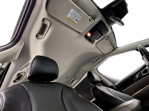 Used 2025 Kia Carnival image 22