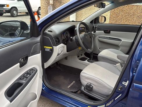 Used 2010 Hyundai Accent GLS w/ Premium Pkg 4 image 23