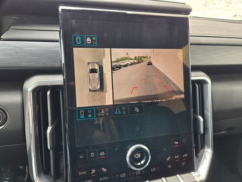 Used 2025 GMC Acadia Elevation FWD image 25