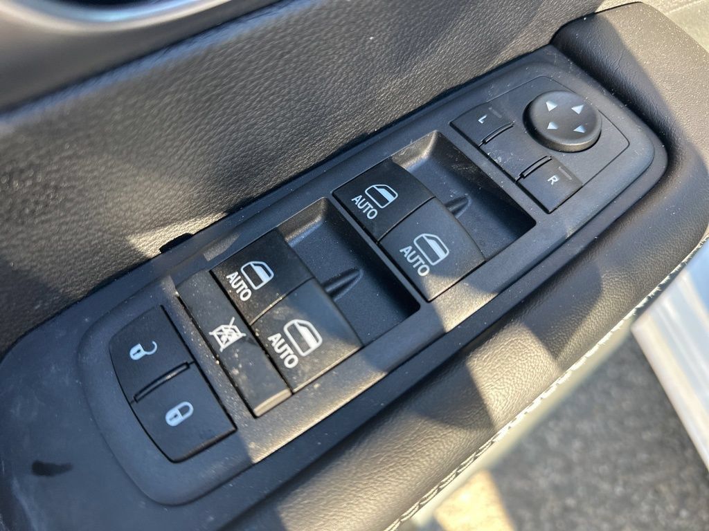 New 2026 Chrysler Pacifica Select AWD/4WD image 13