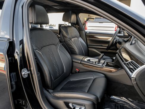 Used 2020 BMW M760i xDrive AWD/4WD image 31