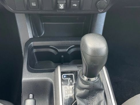 Used 2021 Toyota Tacoma SR5 AWD/4WD image 28