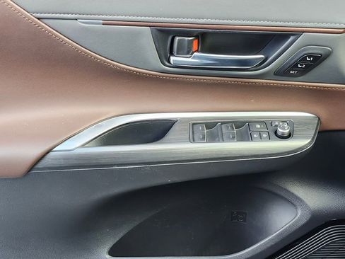 Used 2021 Toyota Venza Limited w/ Advanced Technology Package image 34