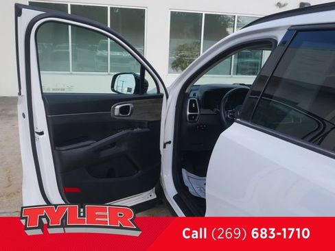 Used 2021 Kia Sorento EX w/ Panoramic Sunroof Package AWD/4WD image 22
