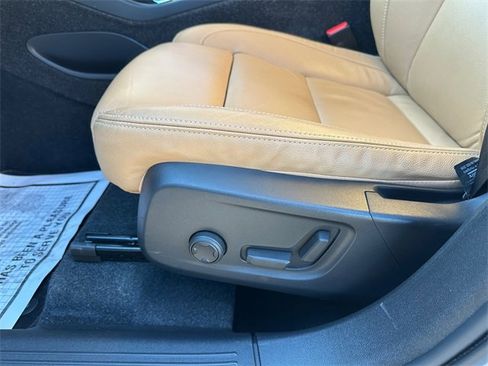 Used 2022 Volvo XC40 T5 Inscription w/ Climate Package image 20