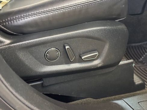 Used 2017 Ford Explorer XLT w/ Equipment Group 202A image 28