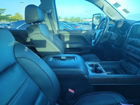 Used 2019 GMC Sierra 2500 Denali w/ Duramax Plus Package AWD/4WD image 10