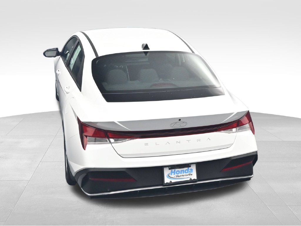 Used 2024 Hyundai Elantra SE FWD image 36