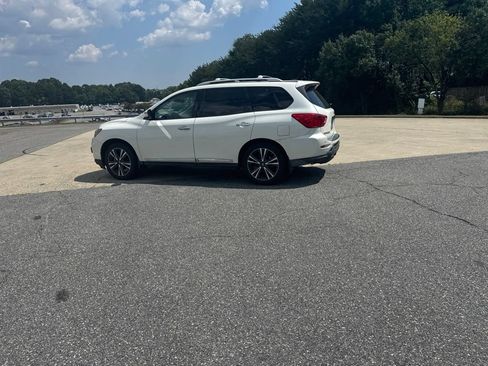 Used 2018 Nissan Pathfinder Platinum AWD/4WD image 14