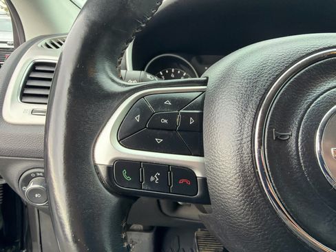 Used 2017 Jeep Compass Latitude AWD/4WD image 30