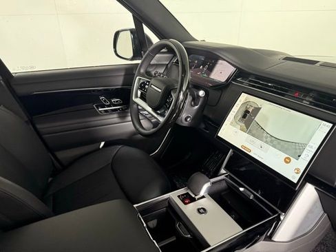 New 2025 Land Rover Range Rover SE image 40