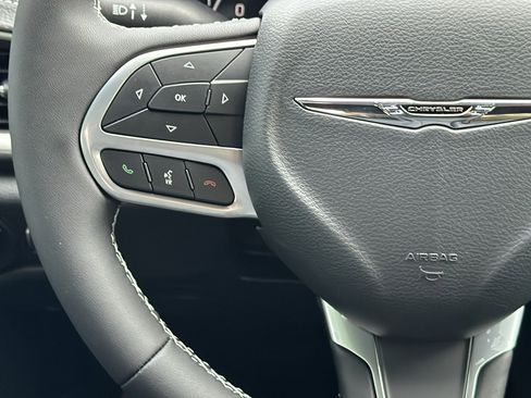New 2026 Chrysler Pacifica Select image 20