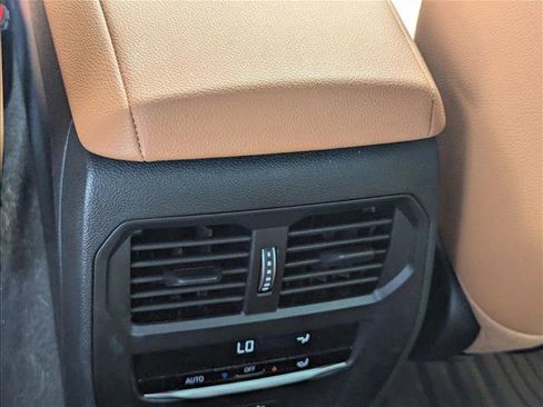 Used 2024 BMW 330i Sedan w/ Convenience Package RWD image 15