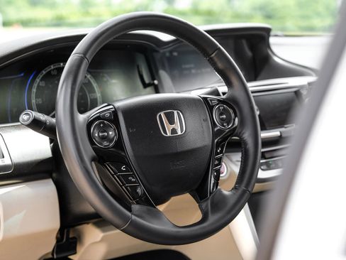 Used 2015 Honda Accord EX-L image 18