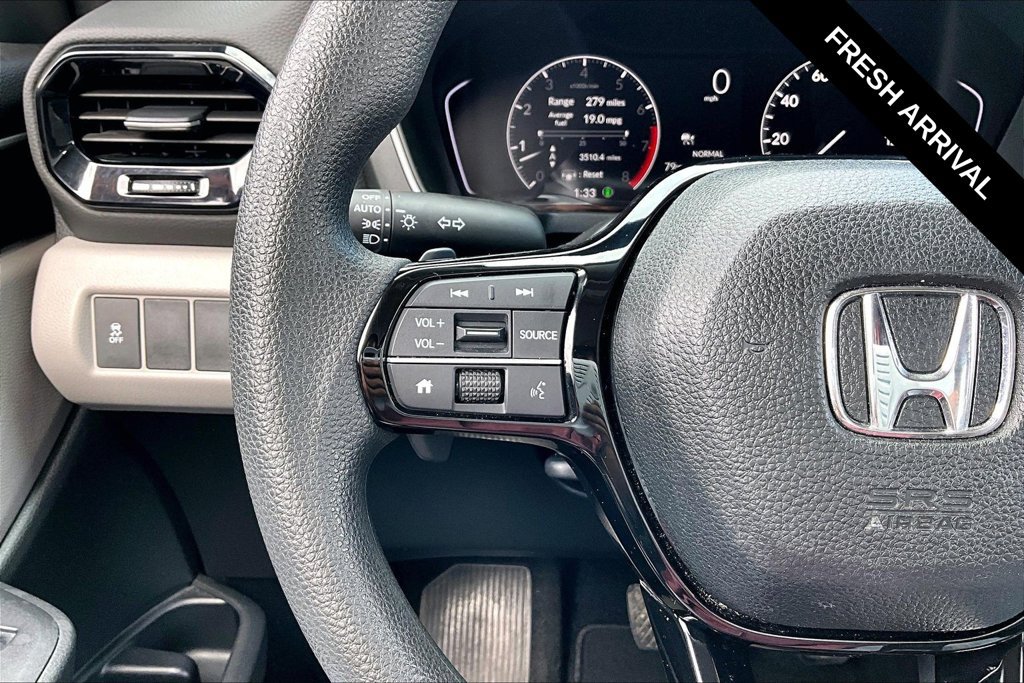 Used 2023 Honda Pilot LX image 16
