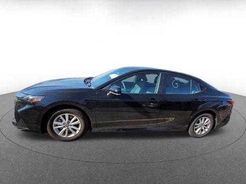 Used 2025 Toyota Camry LE image 4