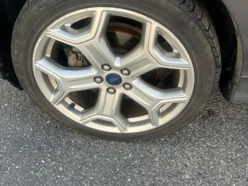 Used 2017 Ford Escape Titanium FWD image 2