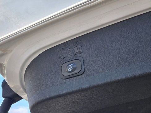 Used 2019 Ford Escape SEL image 12