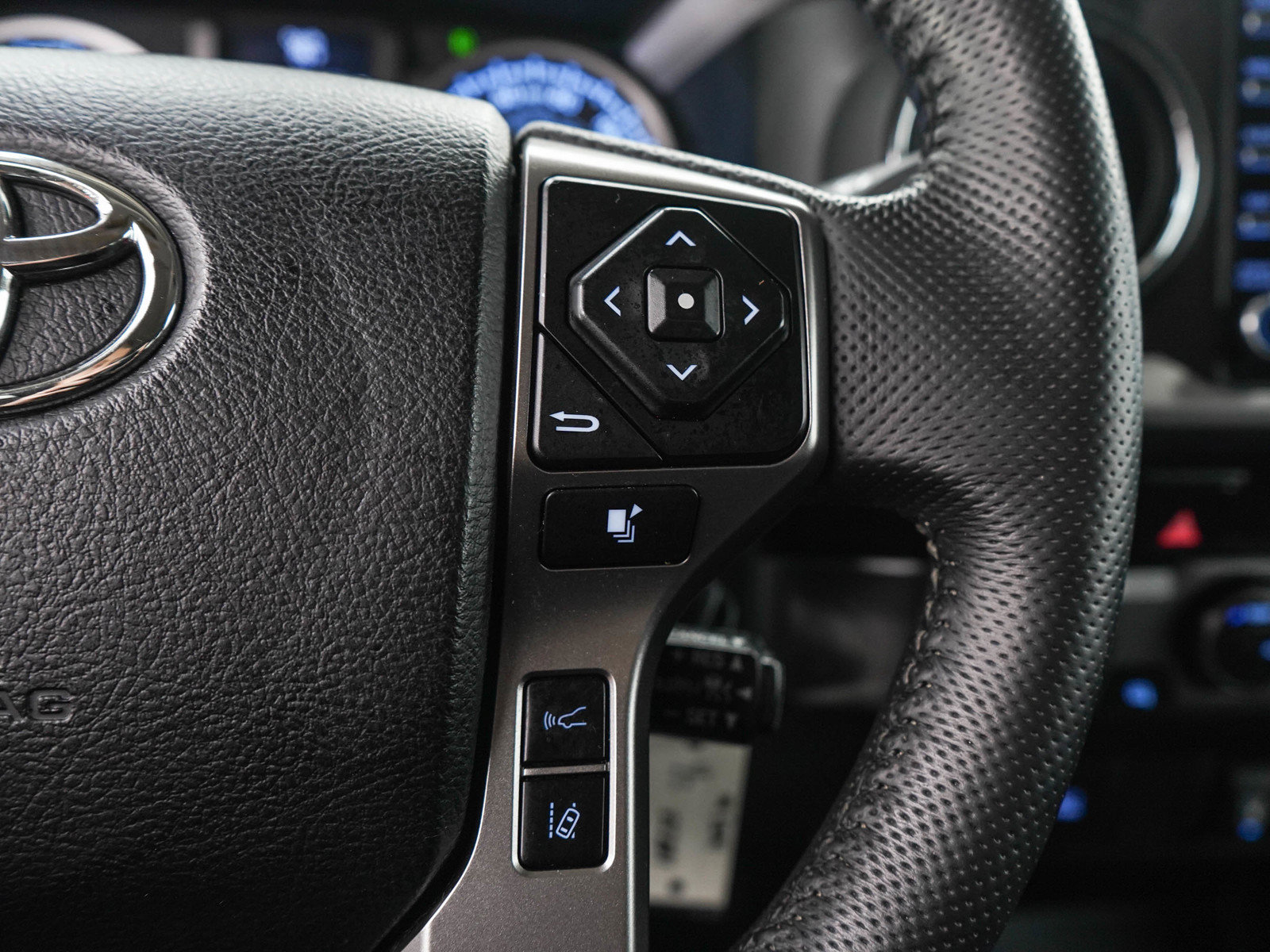 Used 2021 Toyota Tacoma SR5 w/ Technology Package AWD/4WD image 27