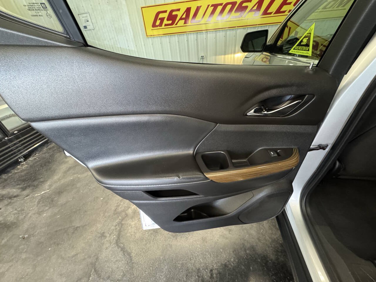 Used 2019 GMC Acadia SLE w/ LPO, Black Accent Package FWD image 32