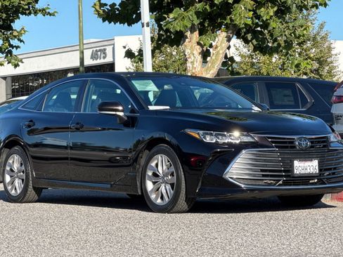Used 2022 Toyota Avalon XLE image 6