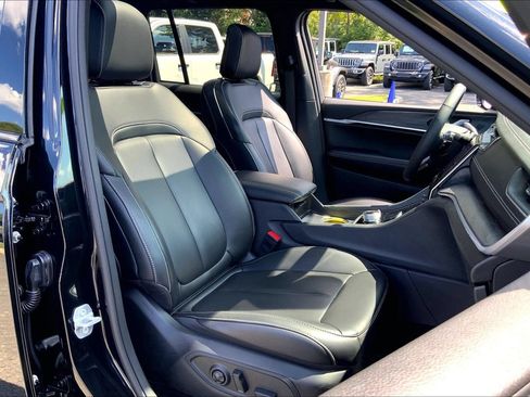 Certified 2024 Jeep Grand Cherokee Limited w/ Black Appearance Package AWD/4WD image 7
