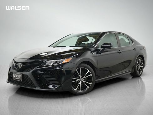 Used 2019 Toyota Camry SE w/ Convenience Package FWD image 1