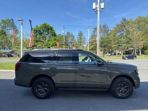 Used 2025 Ford Expedition Tremor AWD/4WD image 5