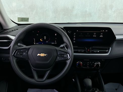 Used 2025 Chevrolet TrailBlazer LT image 12