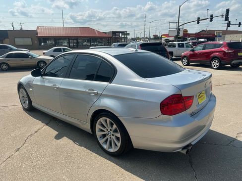 Used 2011 BMW 328i xDrive Sedan AWD/4WD image 5