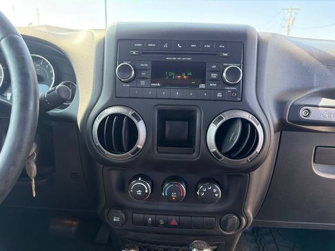 Used 2016 Jeep Wrangler Sport w/ Connectivity Group AWD/4WD image 14