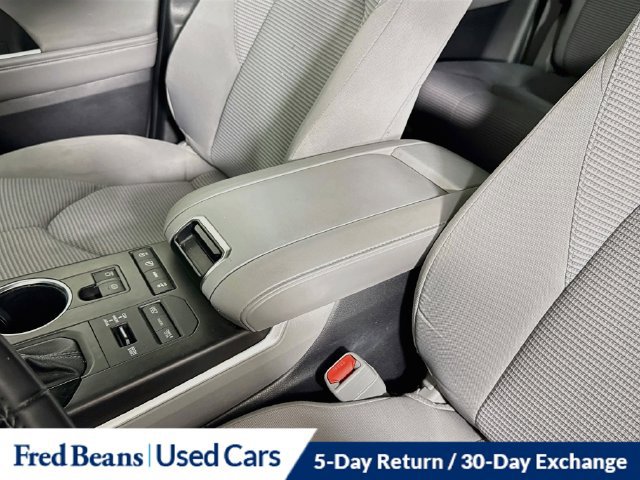 Used 2022 Toyota Highlander LE AWD/4WD image 39