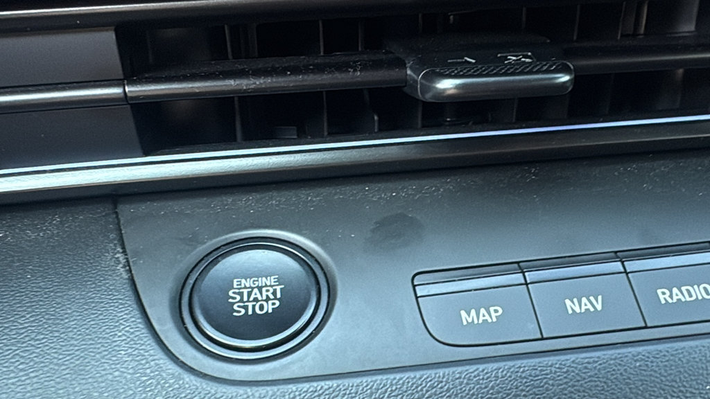 Used 2025 Hyundai Elantra SEL FWD image 19